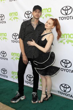Los Angeles - 22 Mayıs: Travis Mills, Madelaine Petsch at üzerinde 22 Mayıs 2018 montaj Beverly Hills Beverly Hills, Ca 28 yıllık çevre Medya Ödülleri'nde