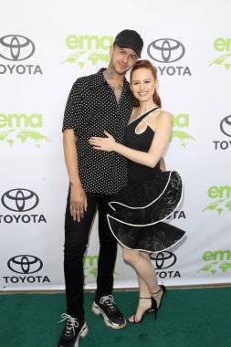 Los Angeles - 22 Mayıs: Travis Mills, Madelaine Petsch at üzerinde 22 Mayıs 2018 montaj Beverly Hills Beverly Hills, Ca 28 yıllık çevre Medya Ödülleri'nde