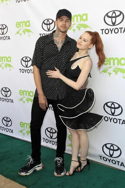 Los Angeles Mayıs Travis Mills Madelaine Petsch Üzerinde Mayıs 2018 — Stok fotoğraf