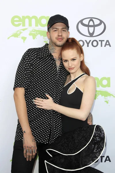 Los Angeles Mai Travis Mühlen Madelaine Petsch Bei Den Jährlichen — Stockfoto