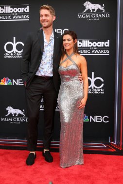 Las Vegas - 20 Mayıs: Brett Young, Taylor Mills üzerinde 20 Mayıs 2018 Mgm Grand Garden Arena Las Vegas, NV 2018 Billboard Müzik Ödülleri'nde