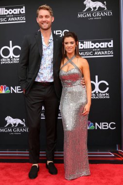 Las Vegas - 20 Mayıs: Brett Young, Taylor Mills üzerinde 20 Mayıs 2018 Mgm Grand Garden Arena Las Vegas, NV 2018 Billboard Müzik Ödülleri'nde