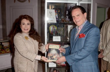 Los Angeles - 2 Haziran: Zengin küçük küçük Donelle Dadigan zengin, işaretler 