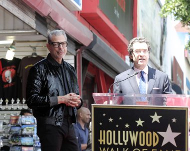 Los Angeles - 14 Haziran: Jeff Goldblum, Norm Eisen Jeff Goldblum Hollywood Bulvarı'nda bir yıldız ile 14 Haziran 2018 Los Angeles, Ca onurlandıran töreninde