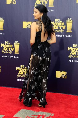 Los Angeles - Jun 16: Camila Mendes 2018 Mtv film ve Televizyon Ödülleri'nde 16 Haziran 2018 Barker askıda Santa Monica, Ca