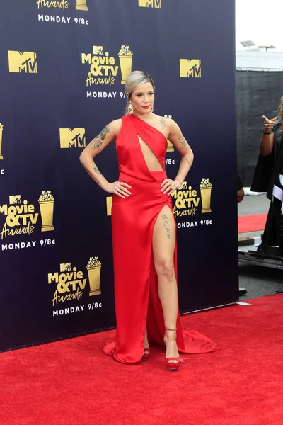 Los Angeles - Jun 16: Halsey 2018 Mtv film ve Televizyon Ödülleri'nde 16 Haziran 2018 Barker askıda Santa Monica, Ca