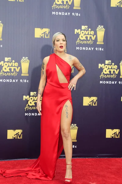 Los Angeles - Jun 16: Halsey 2018 Mtv film ve Televizyon Ödülleri'nde 16 Haziran 2018 Barker askıda Santa Monica, Ca