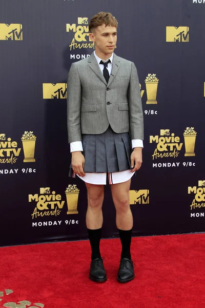 Los Angeles Jun Tommy Dorfman 2018 Mtv Movie Awards Barker — Stock Photo, Image