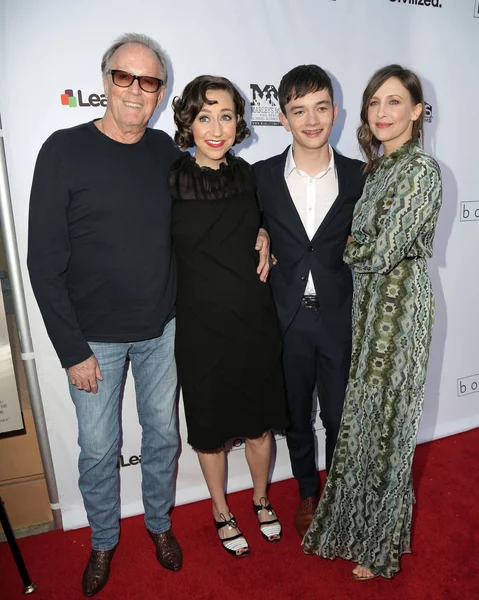 Los Angeles - Haziran 19: Peter Fonda, Kristen Schaal, Lewis Macdougall, Vera Farmiga Los Angeles, Ca üzerinde 19 Haziran 2018 Mısır Theater 