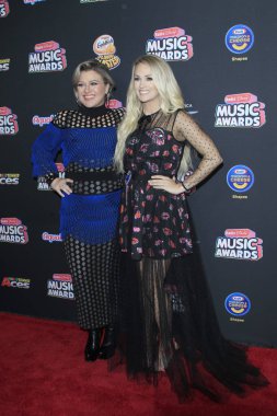 Los Angeles - 22 Haziran: Kelly Clarkson, Carrie Underwood üzerinde 22 Haziran 2018 Loews Hotel Los Angeles, Ca 2018 radyo Disney Müzik Ödüllerinde