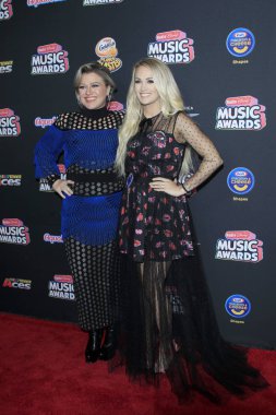 Los Angeles - 22 Haziran: Kelly Clarkson, Carrie Underwood üzerinde 22 Haziran 2018 Loews Hotel Los Angeles, Ca 2018 radyo Disney Müzik Ödüllerinde