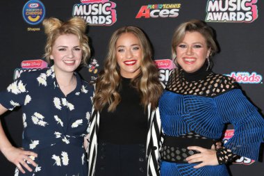 Los Angeles - 22 Haziran: Maddie Poppe, Brynn Cartelli, Kelly Clarkson üzerinde 22 Haziran 2018 Loews Hotel Los Angeles, Ca 2018 radyo Disney Müzik Ödülleri'nde