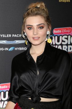 Los Angeles - 22 Haziran: Meg Donnelly üzerinde 22 Haziran 2018 Loews Hotel Los Angeles, Ca 2018 radyo Disney Müzik Ödülleri'nde