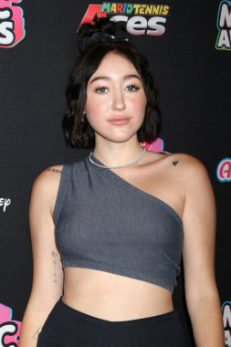 Los Angeles - 22 Haziran: Noah Cyrus üzerinde 22 Haziran 2018 Loews Hotel Los Angeles, Ca 2018 radyo Disney Müzik Ödülleri'nde