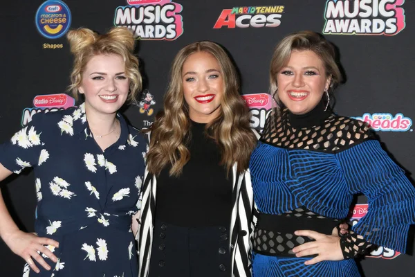 Los Angeles - 22 Haziran: Maddie Poppe, Brynn Cartelli, Kelly Clarkson üzerinde 22 Haziran 2018 Loews Hotel Los Angeles, Ca 2018 radyo Disney Müzik Ödülleri'nde