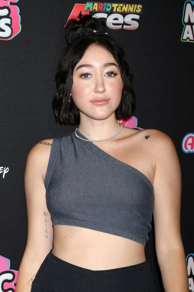 Los Angeles - 22 Haziran: Noah Cyrus üzerinde 22 Haziran 2018 Loews Hotel Los Angeles, Ca 2018 radyo Disney Müzik Ödülleri'nde