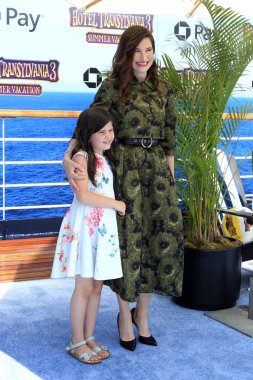 Los Angeles - Haziran 30: Mae Sandler, Kathryn Hahn adlı 