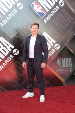 Los Angeles - Haziran 25: Adam Devine Barker askı, 2018 Nba Ödülleri'nde 25 Haziran 2018 Santa Monica, Ca