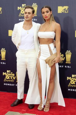 Los Angeles - Jun 16: Dacre Montgomery, Liv Pollock, 2018 Mtv film ve Televizyon Ödülleri'nde 16 Haziran 2018 Barker askıda Santa Monica, Ca