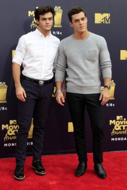 Los Angeles - Jun 16: Ethan Dolan, Grayson Dolan, 2018 Mtv film ve Televizyon Ödülleri'nde 16 Haziran 2018 Barker askıda Santa Monica, Ca