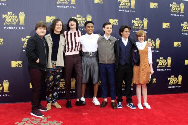 Los Angeles - Jun 16: Jeremy Ray Taylor, Wyatt Oleff, Finn Wolfhard, seçilen Jacobs, Jaeden Lieberher, Jack Dylan Grazer, Sophia Lillis 2018 Mtv film ve Tv Ödülleri Barker askı 16 Haziran 2018 Santa Monica, Ca