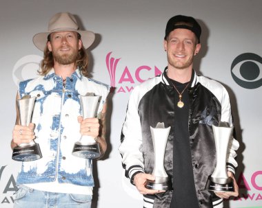 Las Vegas - Nisan 2: Brian Kelley, Tyler Hubbard, Florida Gürcistan satırında 2017 Country Müzik Akademisi ödüllerinde 2 Nisan 2017 T-Mobile Arena Las Vegas, NV