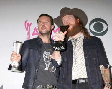 Las Vegas - Nisan 2: Tj Osborne, John Osborne, kardeşler Osborne 2 Nisan 2017 üzerinde T-Mobile Arena Las Vegas, NV Country Müzik Akademisi ödüllerinde 2017