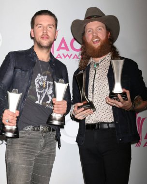 Las Vegas - Nisan 2: Tj Osborne, John Osborne, kardeşler Osborne 2 Nisan 2017 üzerinde T-Mobile Arena Las Vegas, NV Country Müzik Akademisi ödüllerinde 2017