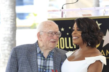 Los Angeles - 11 Temmuz: Ed Asner, Hollywood Bulvarı'nda bir yıldız ile 11 Temmuz 2018 Los Angeles, Ca onur Niecy Nash Niecy Nash'e