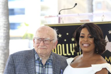 Los Angeles - 11 Temmuz: Ed Asner, Hollywood Bulvarı'nda bir yıldız ile 11 Temmuz 2018 Los Angeles, Ca onur Niecy Nash Niecy Nash'e