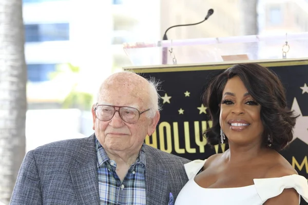 Los Angeles - 11 Temmuz: Ed Asner, Hollywood Bulvarı'nda bir yıldız ile 11 Temmuz 2018 Los Angeles, Ca onur Niecy Nash Niecy Nash'e