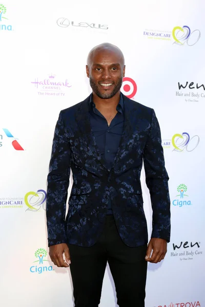 Los Angeles Juli Kenny Lattimore Bei Der Jährlichen Designcare Gala — Stockfoto