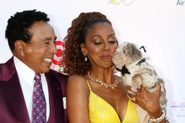 Los Angeles Juli Smokey Robinson Holly Robinson Peete Bei Der — Stockfoto