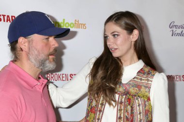Los Angeles - Temmuz 18: Tyler Labine, Analeigh Tipton Tcl Çin Tiyatrosu 6 18 Temmuz 2018 tarihinde Los Angeles, Ca üzerinde 