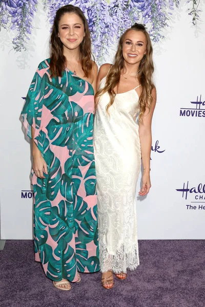 Los Angeles Jul Makenzie Vega Alexa Penavega Het Hallmark Tca — Stockfoto