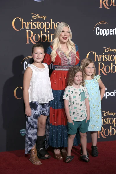 Los Angeles Července Tori Spelling Děti Christopher Robin Premiéra Walt — Stock fotografie