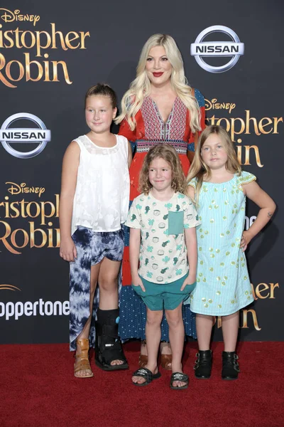 Los Angeles Července Tori Spelling Děti Christopher Robin Premiéra Walt — Stock fotografie