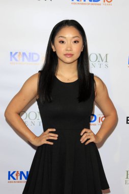 Los Angeles - Ağustos 4: Lana Condor adlı tür Los Angeles: birlikte Culver City, C 4 Ağustos 2018 üzerinde Helms ve Tasarım Merkezi yalnız çocuklar için geliyor