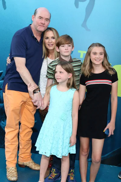 洛杉矶 8月6日 Koechner 家庭在 首演在 Tcl 中国剧院 Imax 在2018年8月6日在洛杉矶 加利福尼亚 — 图库照片