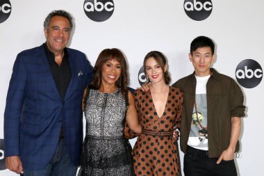 Los Angeles - Ağustos 7: Brad Garrett, Channing Dungey, Leighton Meester, Beverly Hills, Ca üzerinde 7 Ağustos 2018 Beverly Hilton Hotel Abc Tca parti - yaz 2018, Jake Choi