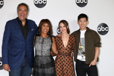 Los Angeles - Ağustos 7: Brad Garrett, Channing Dungey, Leighton Meester, Beverly Hills, Ca üzerinde 7 Ağustos 2018 Beverly Hilton Hotel Abc Tca parti - yaz 2018, Jake Choi