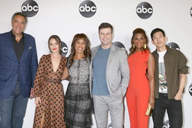 Los Angeles - Ağustos 7: Brad Garrett, Leighton Meester, Channing Dungey, Taran Killam, Kimrie Lewis, Beverly Hills, Ca üzerinde 7 Ağustos 2018 Beverly Hilton Hotel Abc Tca parti - yaz 2018, Jake Choi