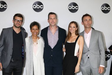 Los Angeles - Ağustos 7: Josh Swichar, Vernee Watson, Frank Valentini, Tamara Braun, Beverly Hills, Ca üzerinde 7 Ağustos 2018 Beverly Hilton Hotel Abc Tca parti - yaz 2018, James Patrick Stuart_