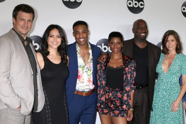 Los Angeles - Ağustos 7: Nathan Fillion, Alyssa Diaz, Titus Makin Jr, Afton Williamson, Richard T Jones, Beverly Hills, Ca, Abc Tca parti - yaz 2018 Beverly Hilton Hotel'de 7 Ağustos 2018 Mercedes Mason