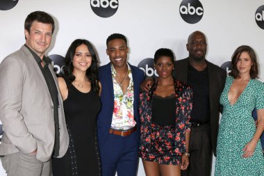 Los Angeles - Ağustos 7: Nathan Fillion, Alyssa Diaz, Titus Makin Jr, Afton Williamson, Richard T Jones, Beverly Hills, Ca, Abc Tca parti - yaz 2018 Beverly Hilton Hotel'de 7 Ağustos 2018 Mercedes Mason