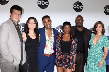 Los Angeles - Ağustos 7: Nathan Fillion, Alyssa Diaz, Titus Makin Jr, Afton Williamson, Richard T Jones, Beverly Hills, Ca, Abc Tca parti - yaz 2018 Beverly Hilton Hotel'de 7 Ağustos 2018 Mercedes Mason