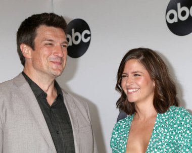 Los Angeles - Ağustos 7: Nathan Fillion, Beverly Hills, Ca üzerinde 7 Ağustos 2018 Beverly Hilton Hotel Abc Tca parti - yaz 2018, Mercedes Mason