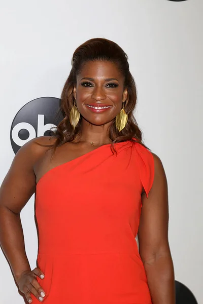 Kimrie Lewis-Davis  nackt