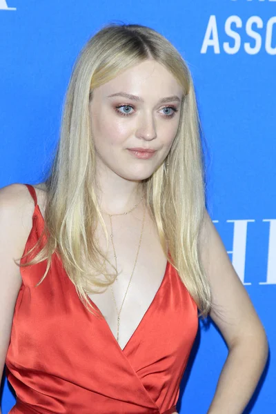 Los Angeles Aug Dakota Fanning 2018 Hfpa Årliga Beviljar Bankett — Stockfoto