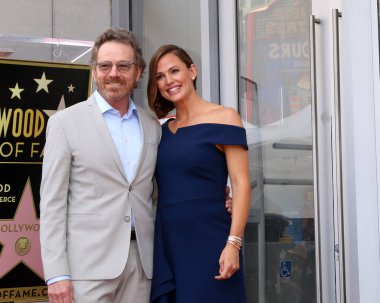 Los Angeles - Ağustos 20: Bryan Cranston, Jennifer Garner Hollywood Walk of Fame 20 Ağustos 2018 tarihinde Los Angeles, Ca üzerinde yıldız Jennifer Garner töreninde